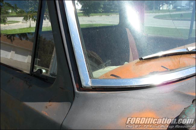 Tutorial: How to remove windshield trim - The  Forums